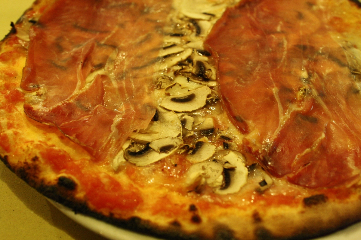 where to eat pizza near the colosseum 